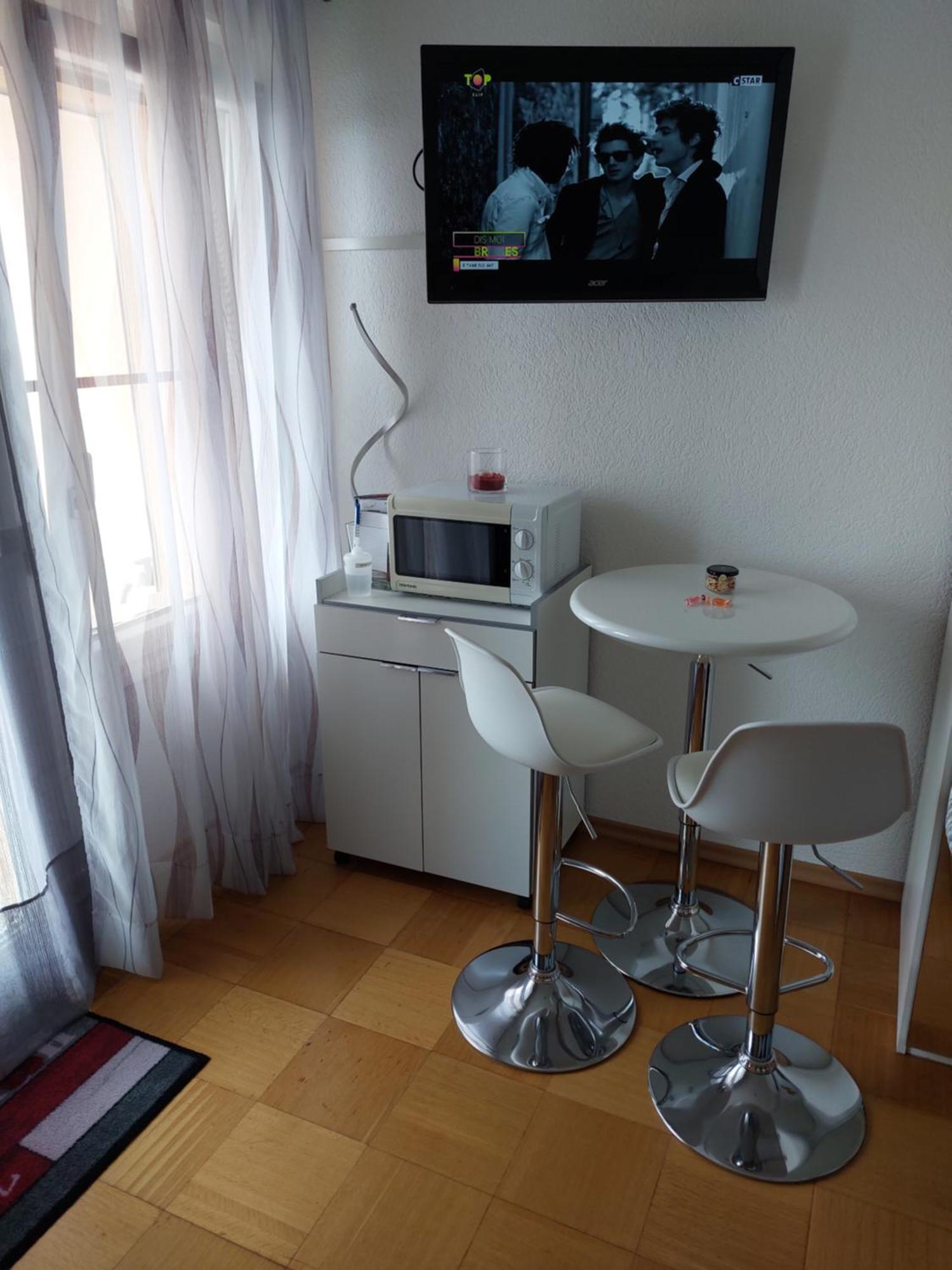 Joli Studio Avec Terrasse Et Vue Exclusivement Pour Non Fumeurs 贝尔蒙叙尔洛桑 外观 照片